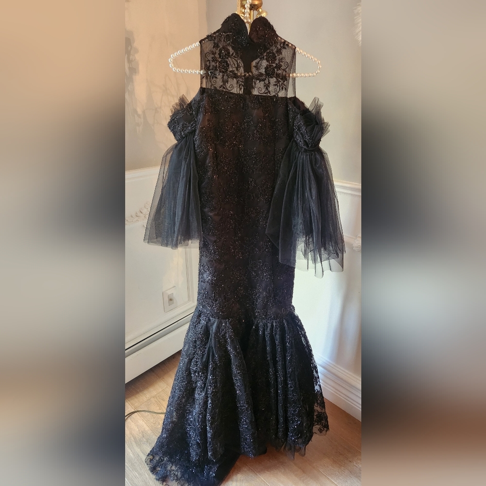 Stunning girls black lace mermaid gown size 8/10 new custom made